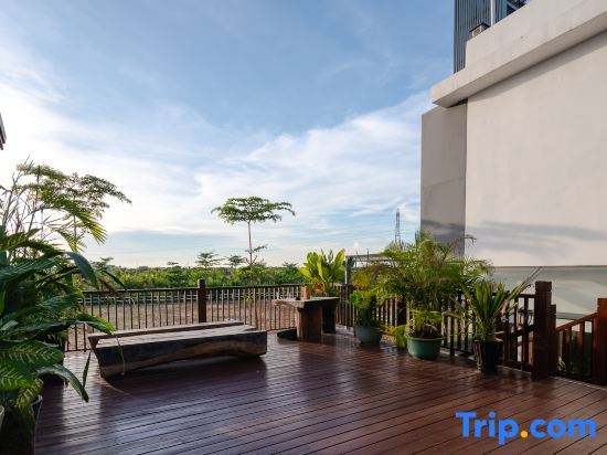 Dongsu Hotel (Mission Hills Movie Town, Haikou) — фото 1