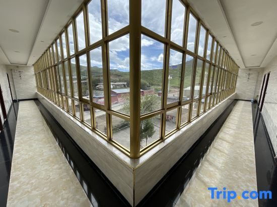 Лангмуси: Luqu Hongshiya Holiday Hotel