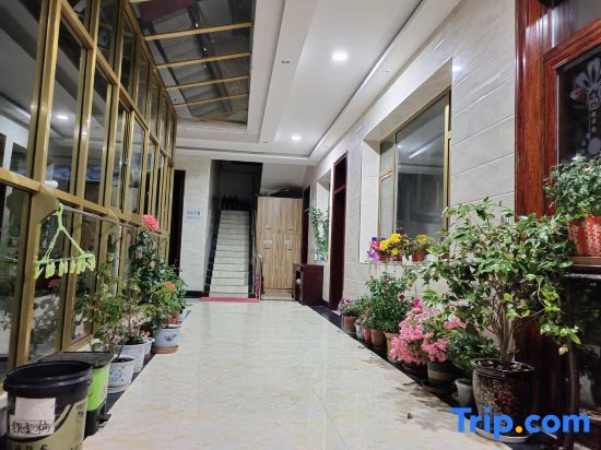 Лангмуси: Luqu Hongshiya Holiday Hotel