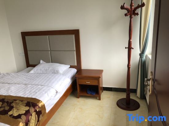 Лешан: Emeishan Jinguiyuan Leisure Center