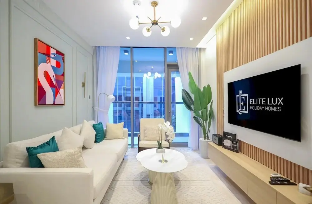 Elite LUX Holiday Homes - Elegant 2BR Suite in Business Bay Dubai — фото 1