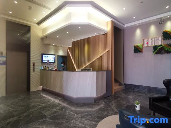 Шанхай: Home Inn Paibai Yun Hotel (Shanghai Luheng Road Subway Station)
