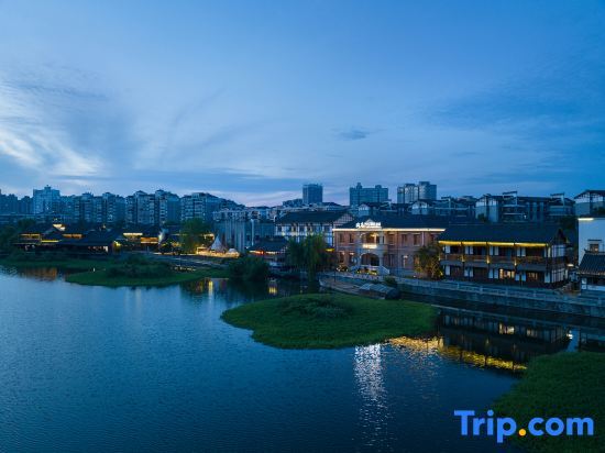 Чандэ: Changde ligao 1919 Lakeside Hotel (Daxiaohe Street)