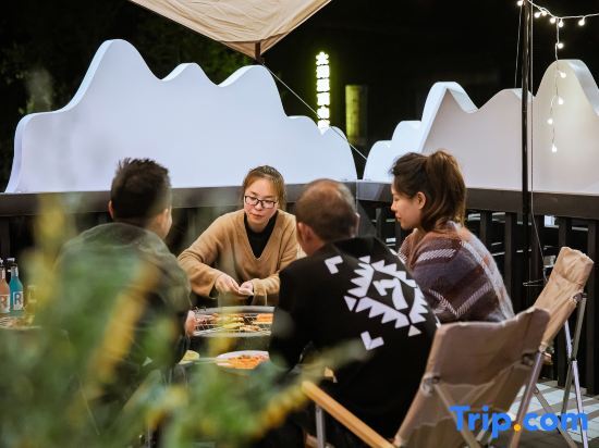 Хучжоу: Poetry and Yuanfang·Anji·Boutique Family Coffee Pool Villa (Zhebei Grand Canyon Drifting Shop)