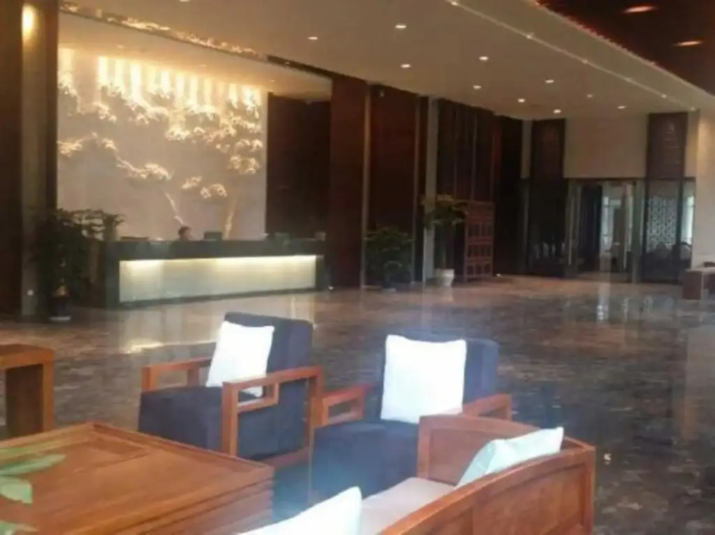 Jinfoshan Liangjiang Holiday Hotel — фото 1