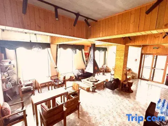 Пугао Лаочжай: Duoyishu Yunshang Courtyard Inn