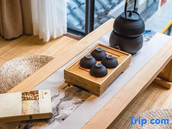 Чэнду: Qingcheng Mountain Qizhiquexipan Hot Spring Homestay