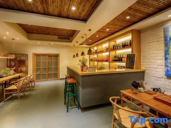 Чэнду: Qingcheng Mountain Qizhiquexipan Hot Spring Homestay