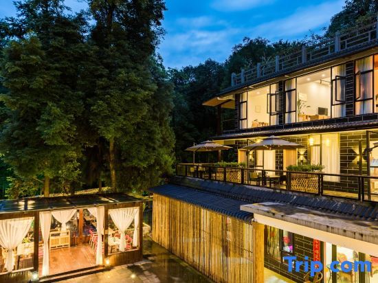 Qingcheng Mountain Qizhiquexipan Hot Spring Homestay — фото 1