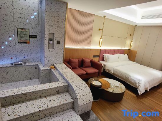 Мейчжу: Royal Hot Spring Theme Inn