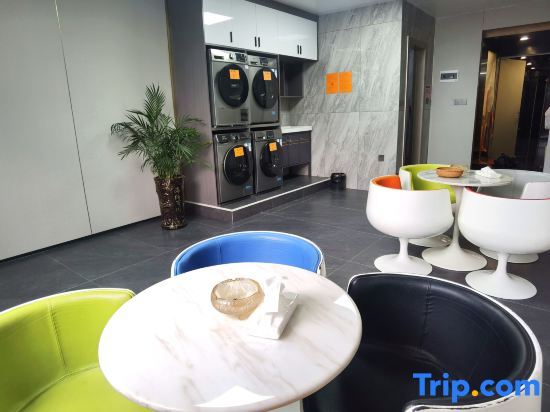 Мейчжу: Royal Hot Spring Theme Inn