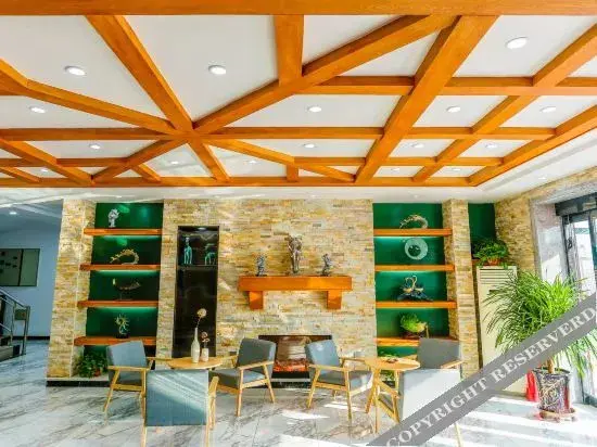 Чанчунь: Grand Holiday Inn (Changchun Longjia airport high speed railway station)