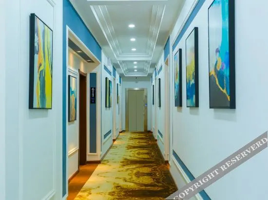 Чанчунь: Grand Holiday Inn (Changchun Longjia airport high speed railway station)