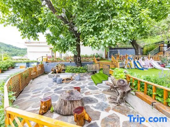Пекин: Yishan Yishe Courtyard Family Vacation Villa Shansu (Huairou Scenic Area)