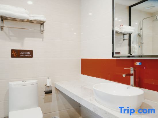 Чунцин: 7 Days Premium (Chongqing Qianjiang Airport, High-Speed Railway Station)