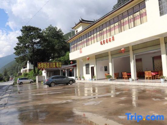 Лицзян: Hutiaoxia Yijiayuan Hotel