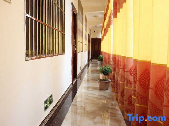 Лицзян: Hutiaoxia Yijiayuan Hotel