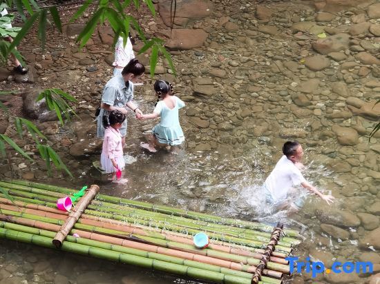 Чэнду: Minshuku Forest Hot Spring Guest House