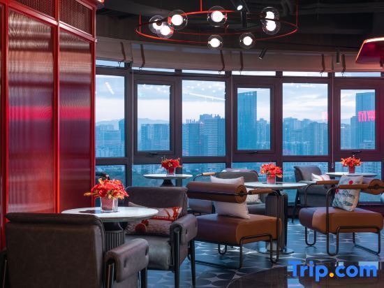 Куньмин: ： Radisson RED Kunming Green Lake