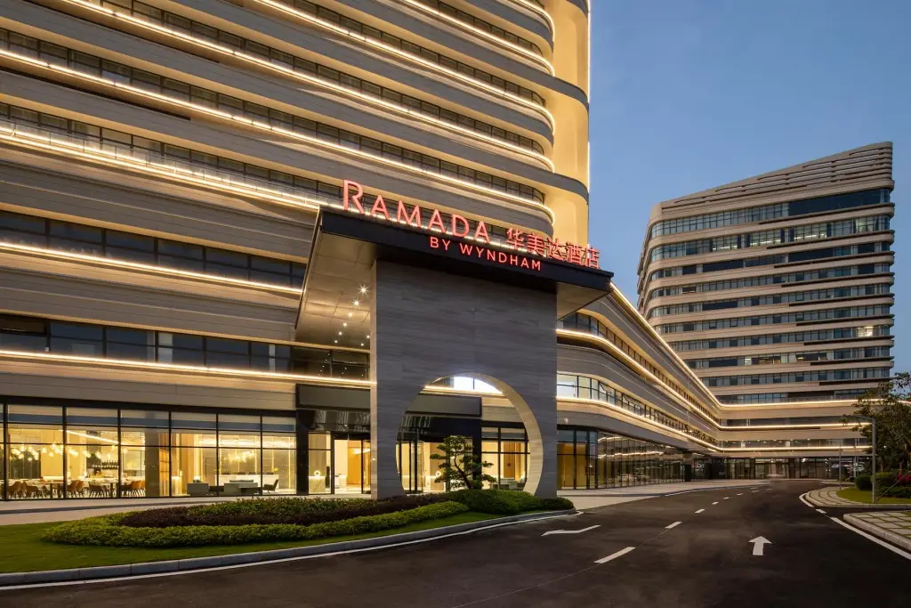 Ramada by Wyndham Maoming Dianbai — фото 1
