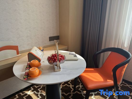 Цзинмэнь: Grand Hyatt Mingbang (Jingmen Railway Station Jingchu Institute of Technology)