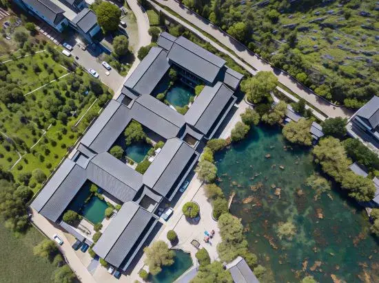 Дали: Heqing Cunshi Manor · YouRan Residence