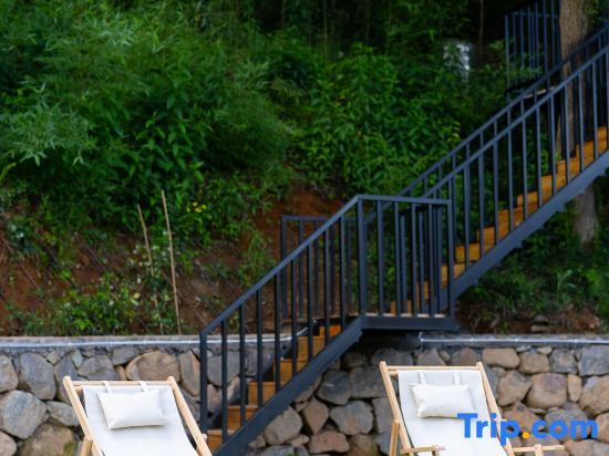 Хучжоу: One Night and One Summer Anjiins Mountain Luxury Hot Spring Resort Homestay