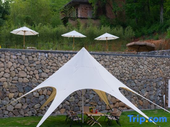 Хучжоу: One Night and One Summer Anjiins Mountain Luxury Hot Spring Resort Homestay