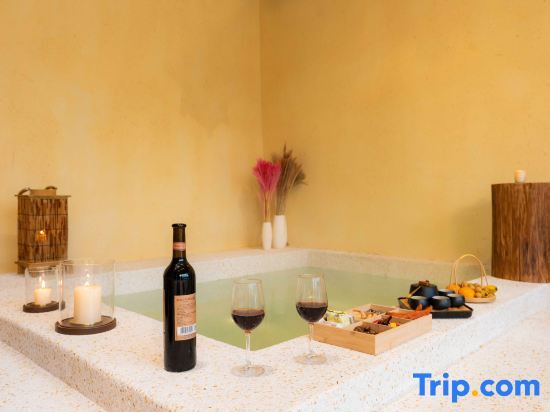 Хучжоу: One Night and One Summer Anjiins Mountain Luxury Hot Spring Resort Homestay
