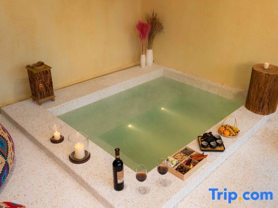 Хучжоу: One Night and One Summer Anjiins Mountain Luxury Hot Spring Resort Homestay