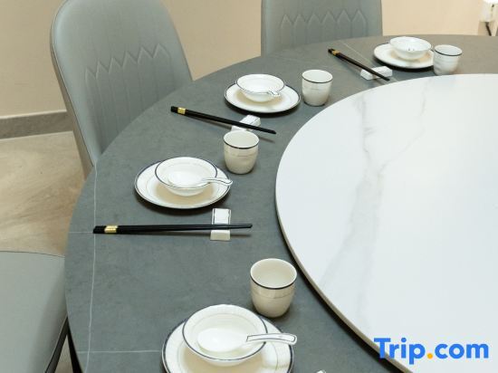 Хучжоу: One Night and One Summer Anjiins Mountain Luxury Hot Spring Resort Homestay