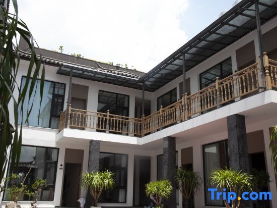 Dali Ancient City Landscape Designer Homestay No.2 Courtyard — фото 1