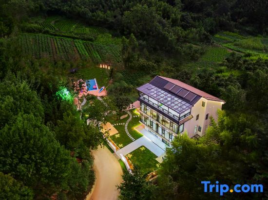 Хучжоу: Migu Tea Garden Secret Family Resort Hotel (Anji Tianmu Mountain Drifting Branch)