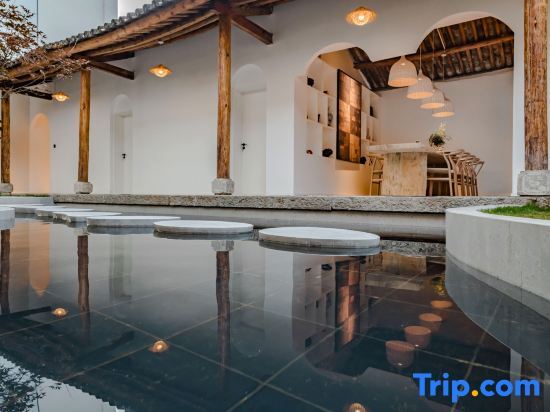Дали: Dali Shijing Homestay