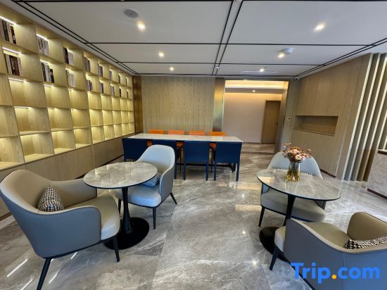 Куньмин: Days Select Wyndham Hotel (Kunming Dianchi Convention and Exhibition Centre)