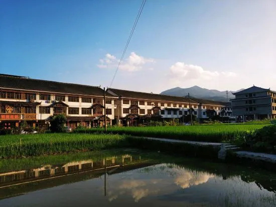 Лоуди: Xinhua Zixuan Fishing Village Restaurant Homestay