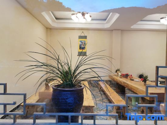 Dechenz Middle Homestay — фото 1