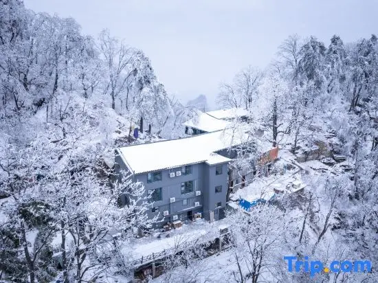 Шиянь: Wudang Mountain Hidden Mountain Residence Inn