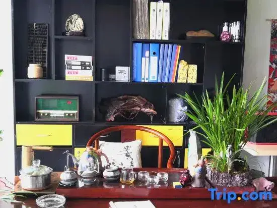Синъи: Xingyi Huayu Su Inn