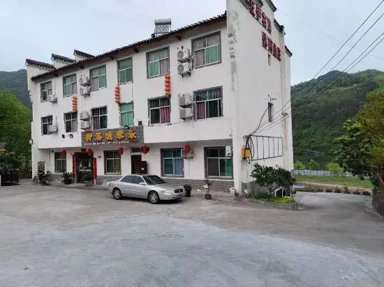 Анькан: Shiquan Liuxi Fisherman's Home