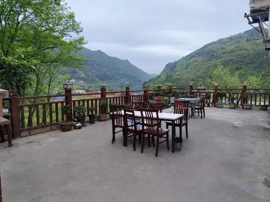 Анькан: Shiquan Liuxi Fisherman's Home