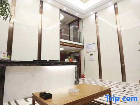 Янчжоу: Baoying Yiyuan Business Hotel