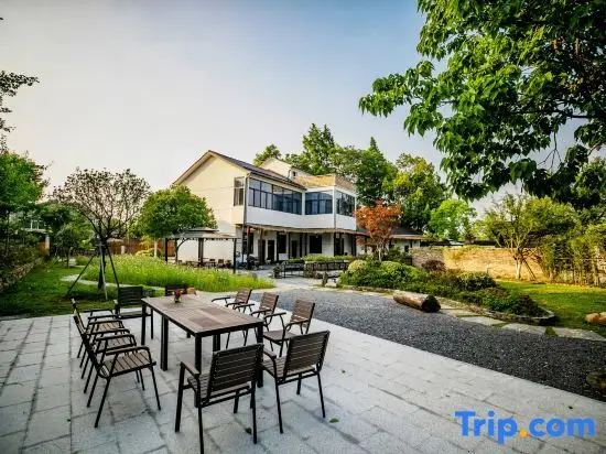 Хучжоу: Anji Waterside Singing Night Homestay
