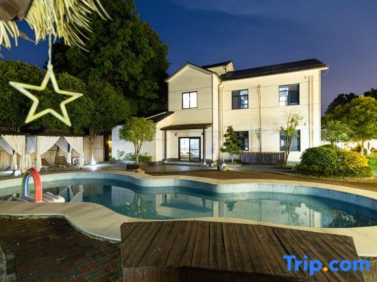 Хучжоу: Anji Waterside Singing Night Homestay