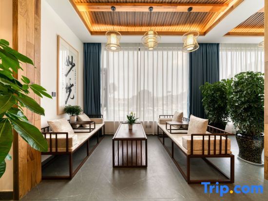 Хучжоу: Anji Musiyu Hot Spring Resort Homestay (Longwangshan Drifting Zhejiang North Grand Canyon Branch)