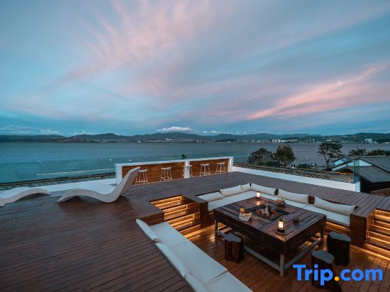 Дали: Dali Floating Residential Area Sea view courtyard