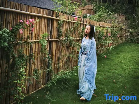 Лешан: Emeishan Liangchu Tiansi Tang Homestay