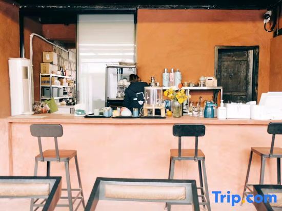 Лешан: Emeishan Liangchu Tiansi Tang Homestay