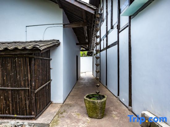 Лешан: Emeishan Liangchu Tiansi Tang Homestay