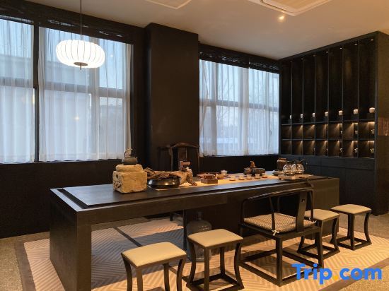 Урумчи: Urumqi Hongguang Mountain Convention and Exhibition Center Manxin Hotel